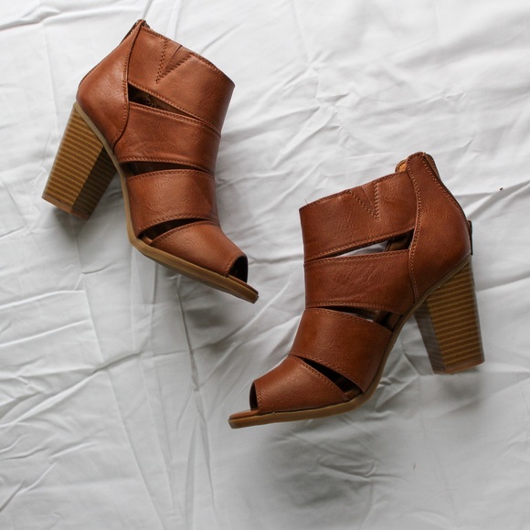 None Shoes - Sonoma : Zip Block Heel Sandal 6